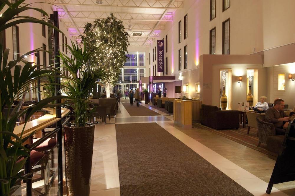 Premier Inn London Heathrow Airport T2 & T3 - Bath Road 2