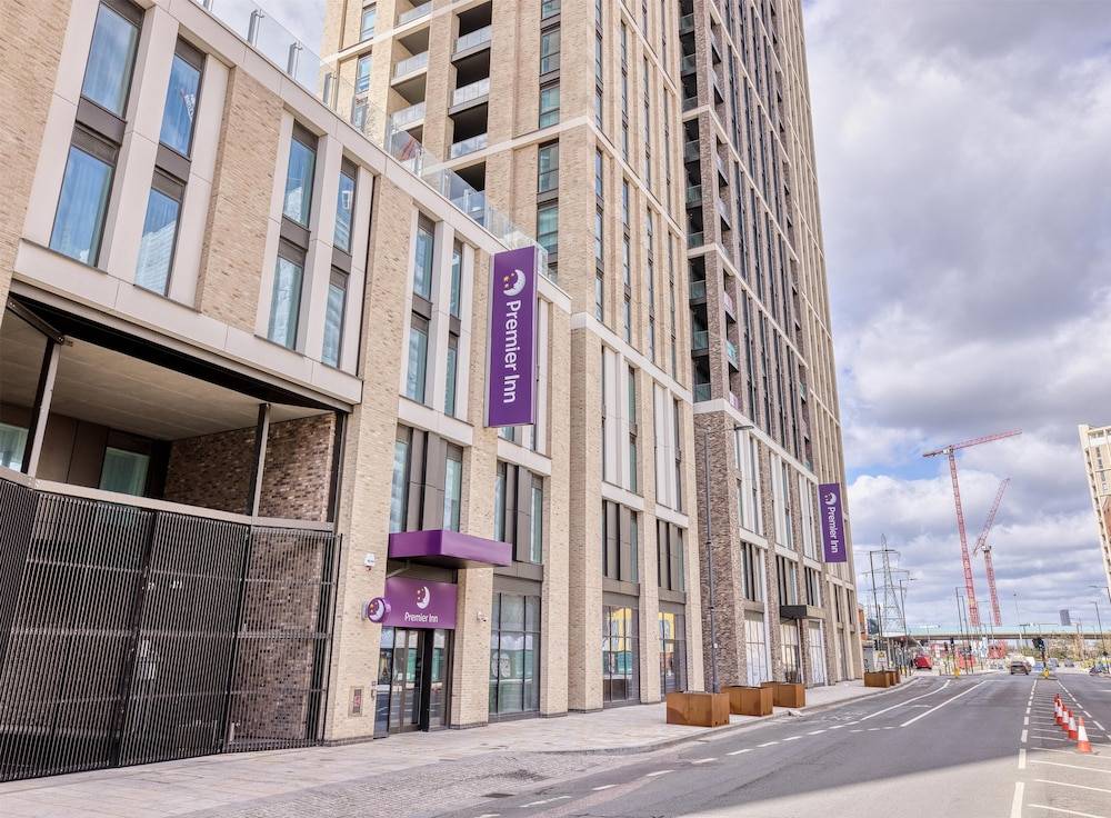 Premier Inn London Docklands - Canning Town 1