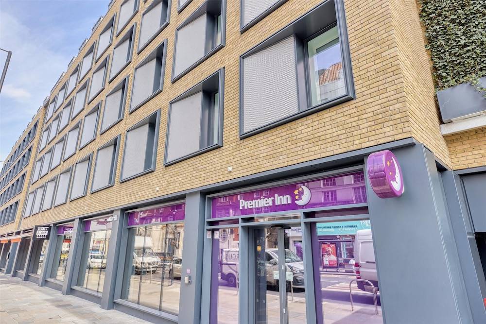 Premier Inn London Hammersmith - Shepherds Bush Road 1