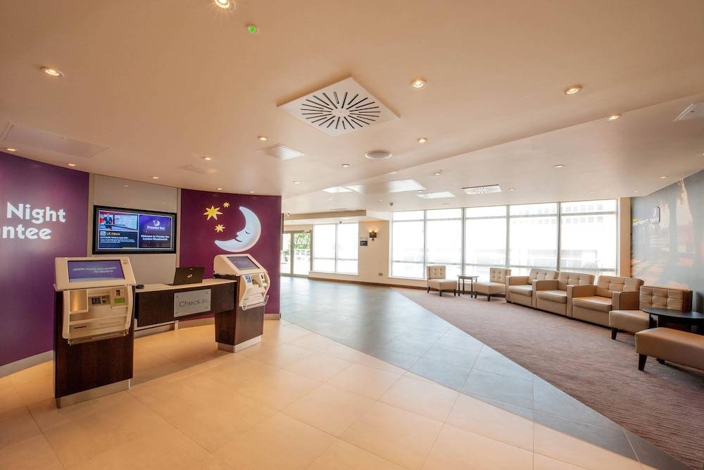 Premier Inn London Wandsworth 2