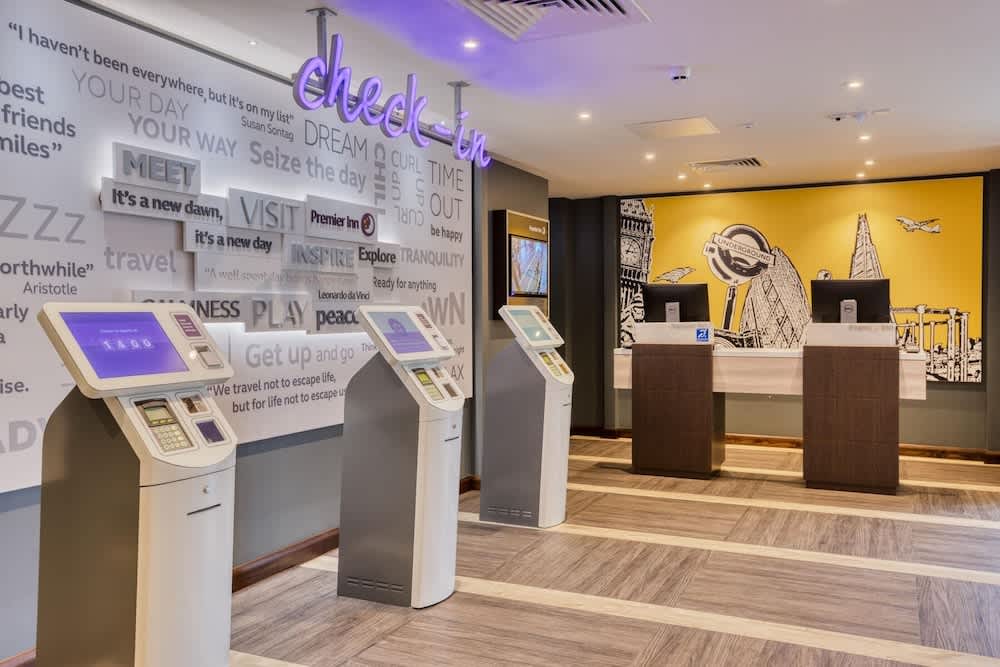 Premier Inn London Southwark - Southwark Station 2