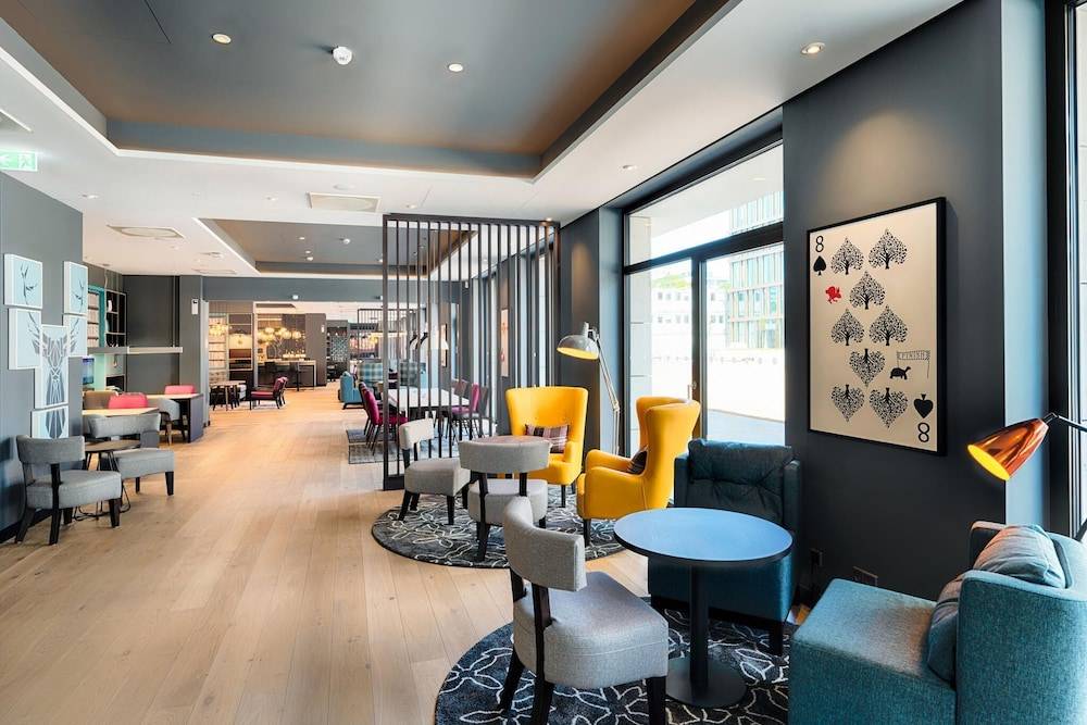 Premier Inn Darmstadt City Centre 2