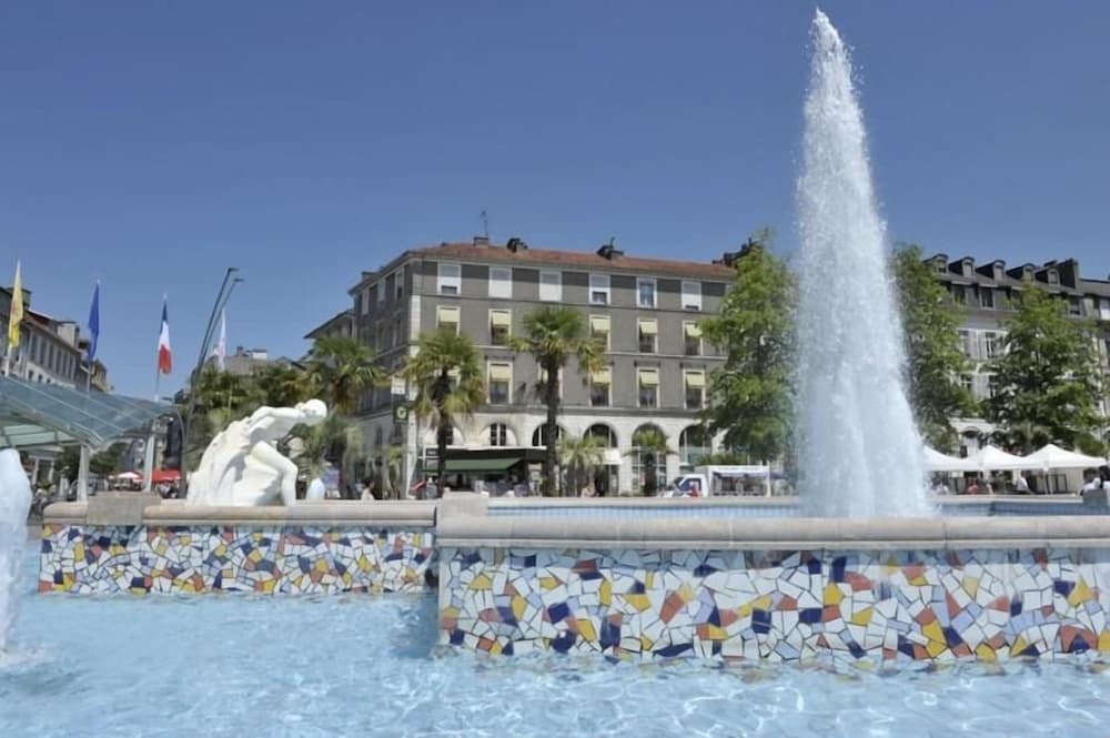 Hotel Le Bourbon Pau Centre 2