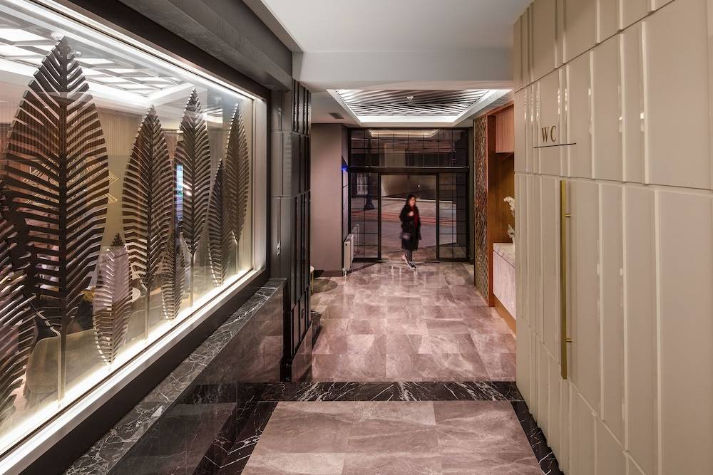 B LOFT HOTEL 2