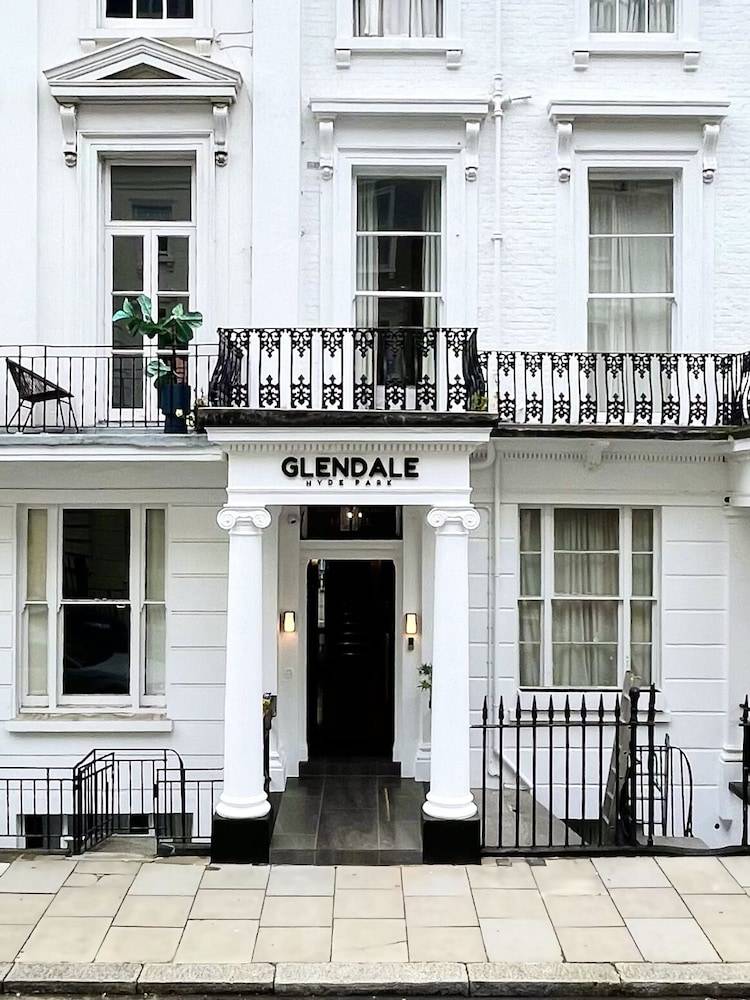 Glendale Hyde Park Hotel 1