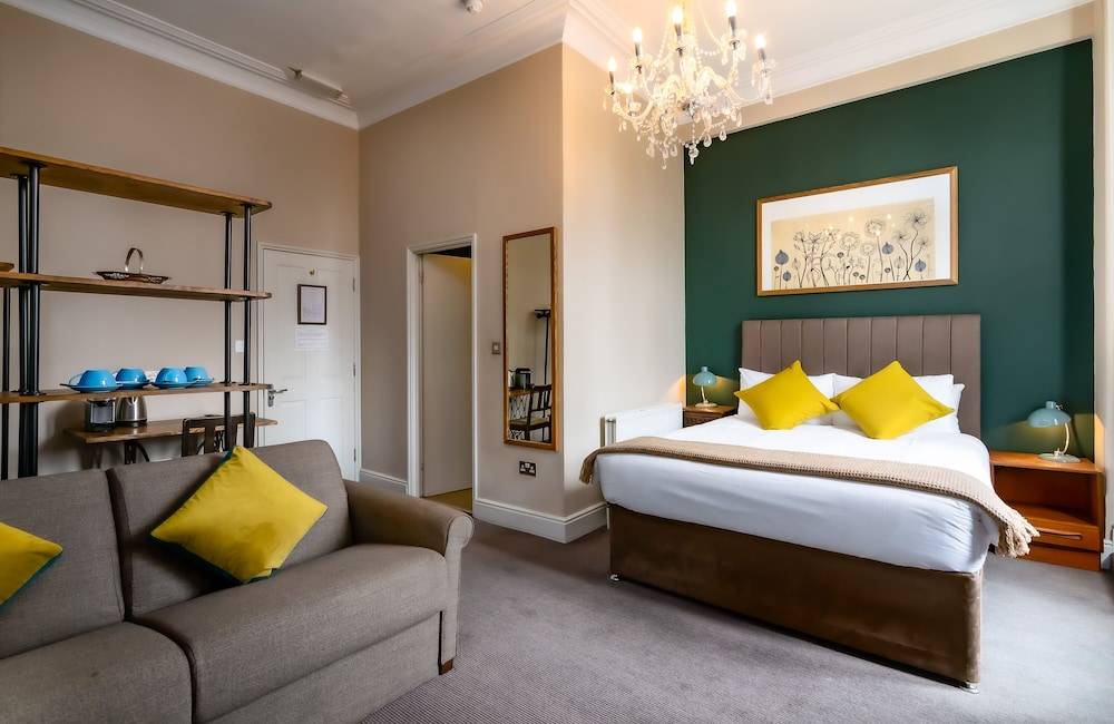 Kew Gardens Hotel 1