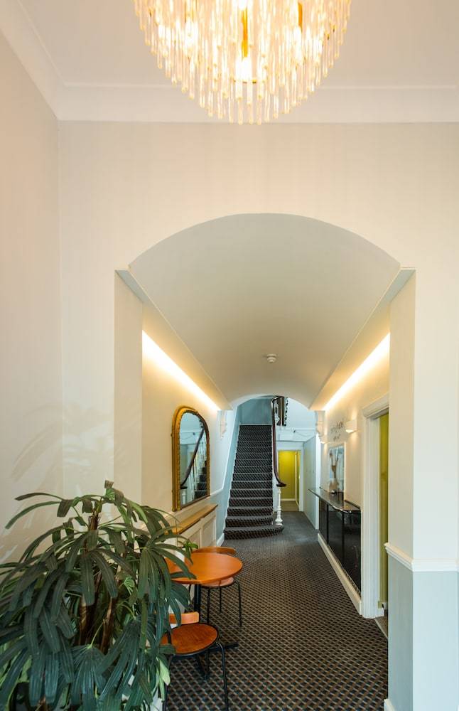 Caring Hotel 2