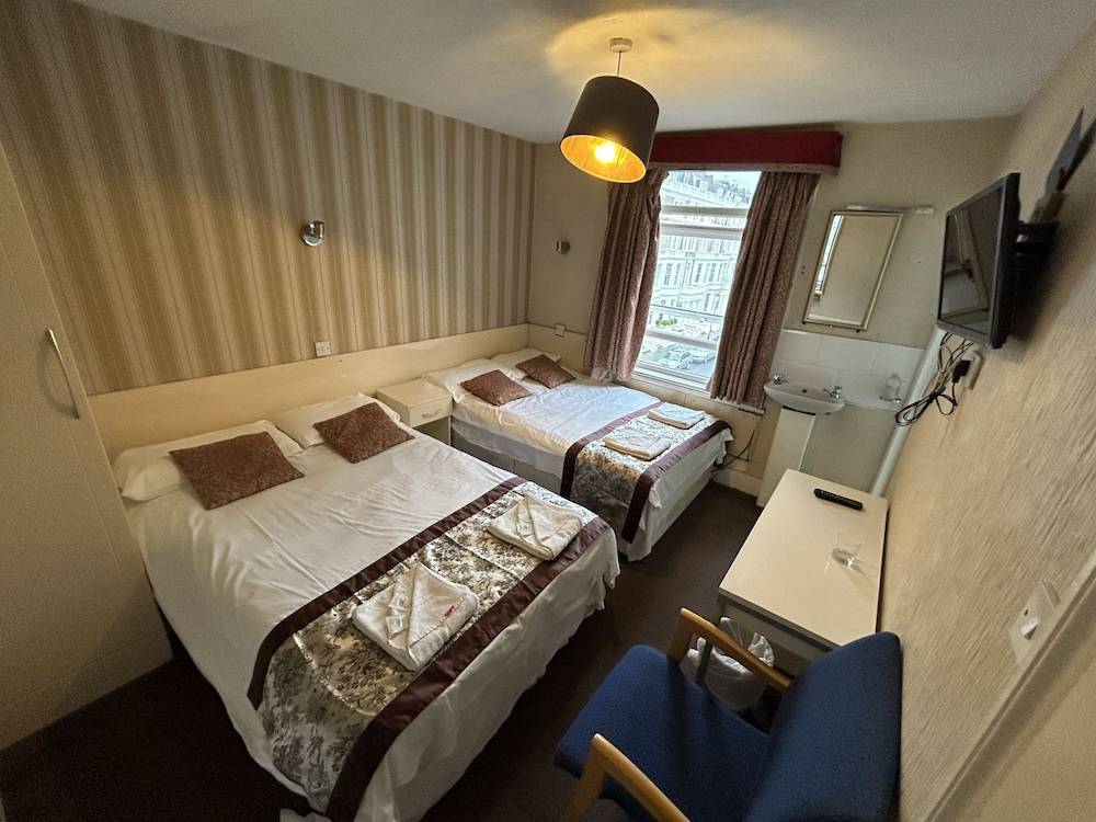 Earl's Court Rooms 1