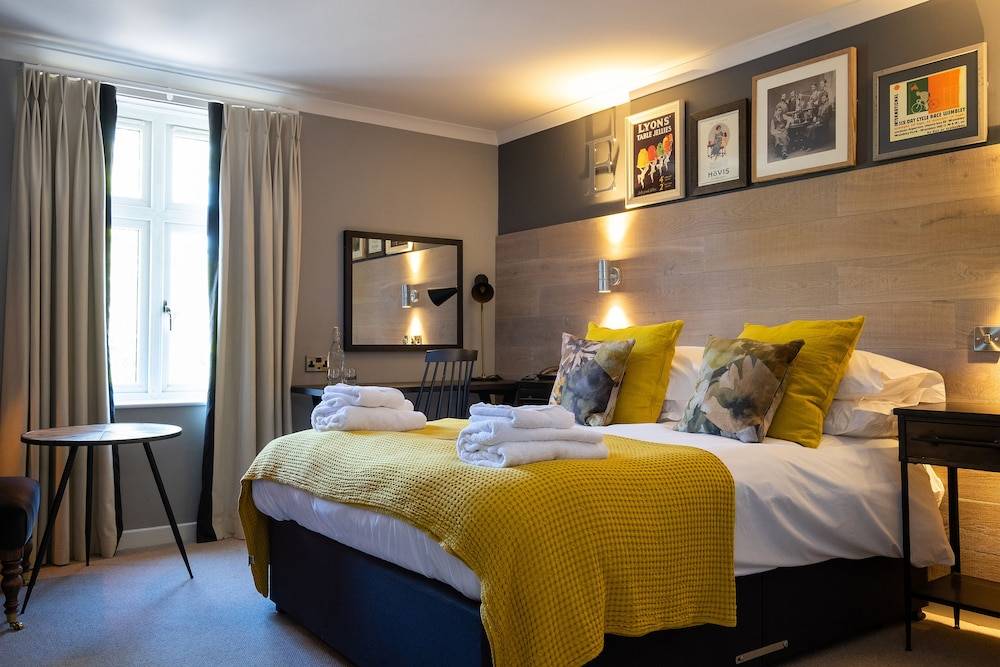 Bridge Hotel 1