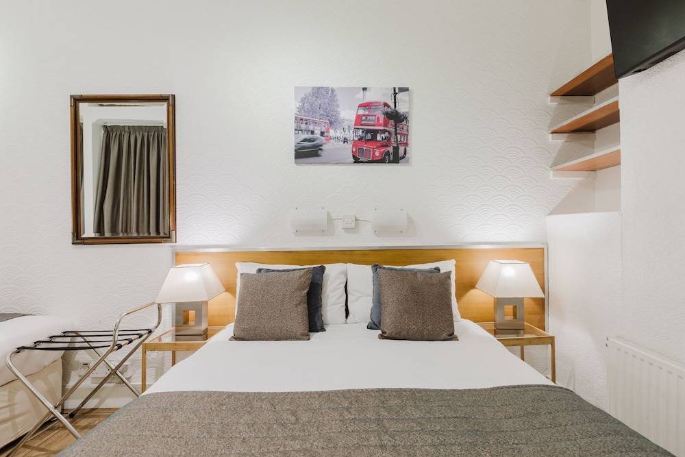 Falcon Hotel 2