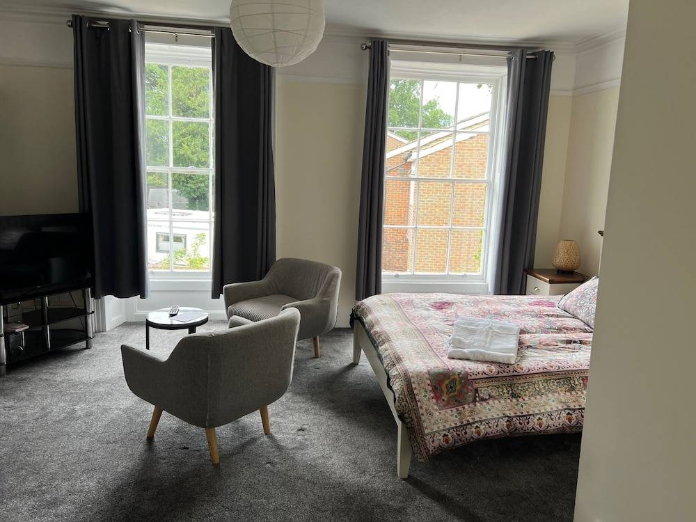 Harmondsworth Hall Guest House Heathrow 2