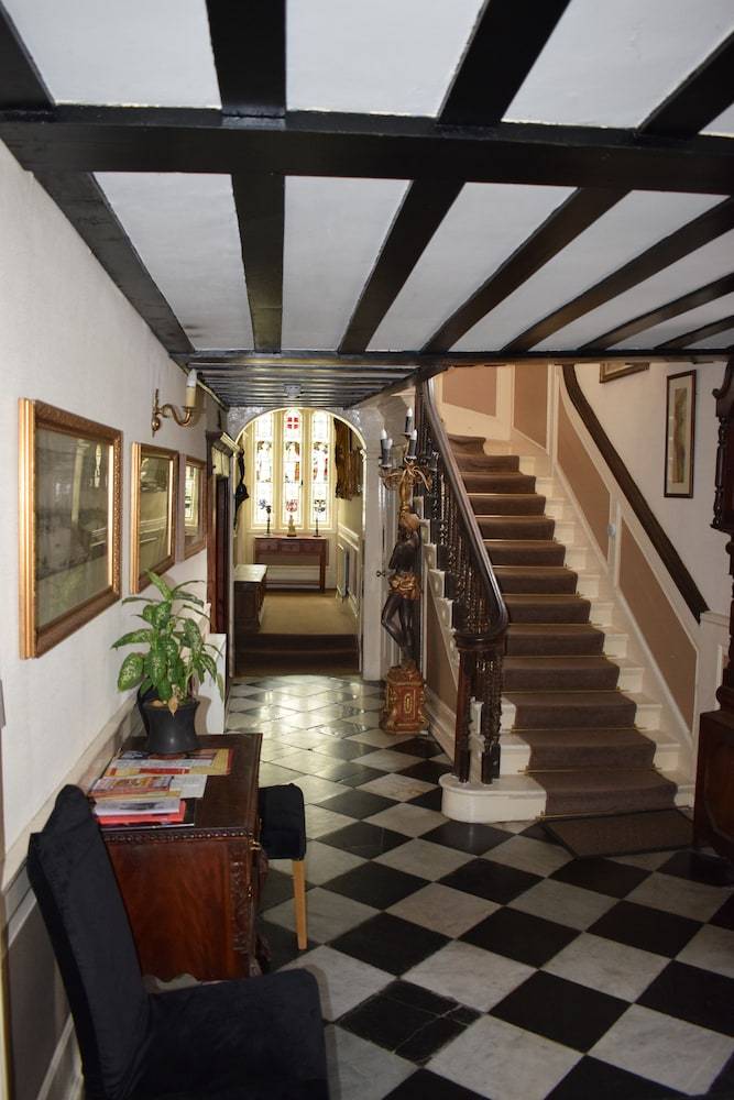 Harmondsworth Hall Guest House Heathrow 1