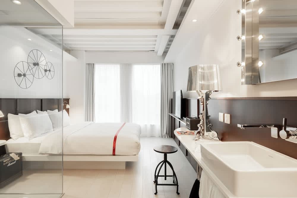 Ruby Lucy Hotel London by IHG 2
