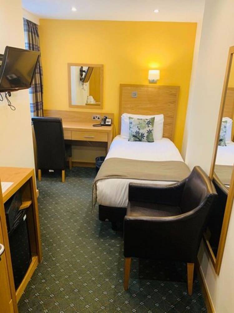 Regency Hotel Parkside 1