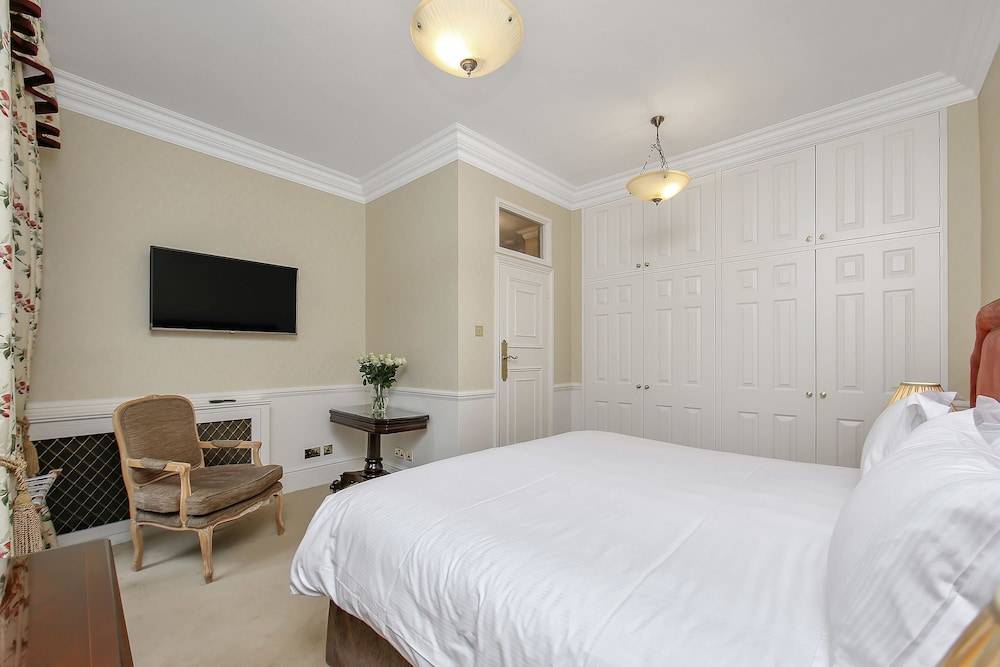 10 Curzon Street Apartments by Mansley 1