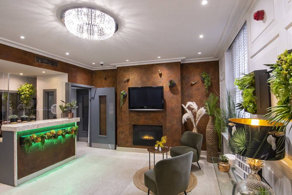 Howard Winchester Hotel 2