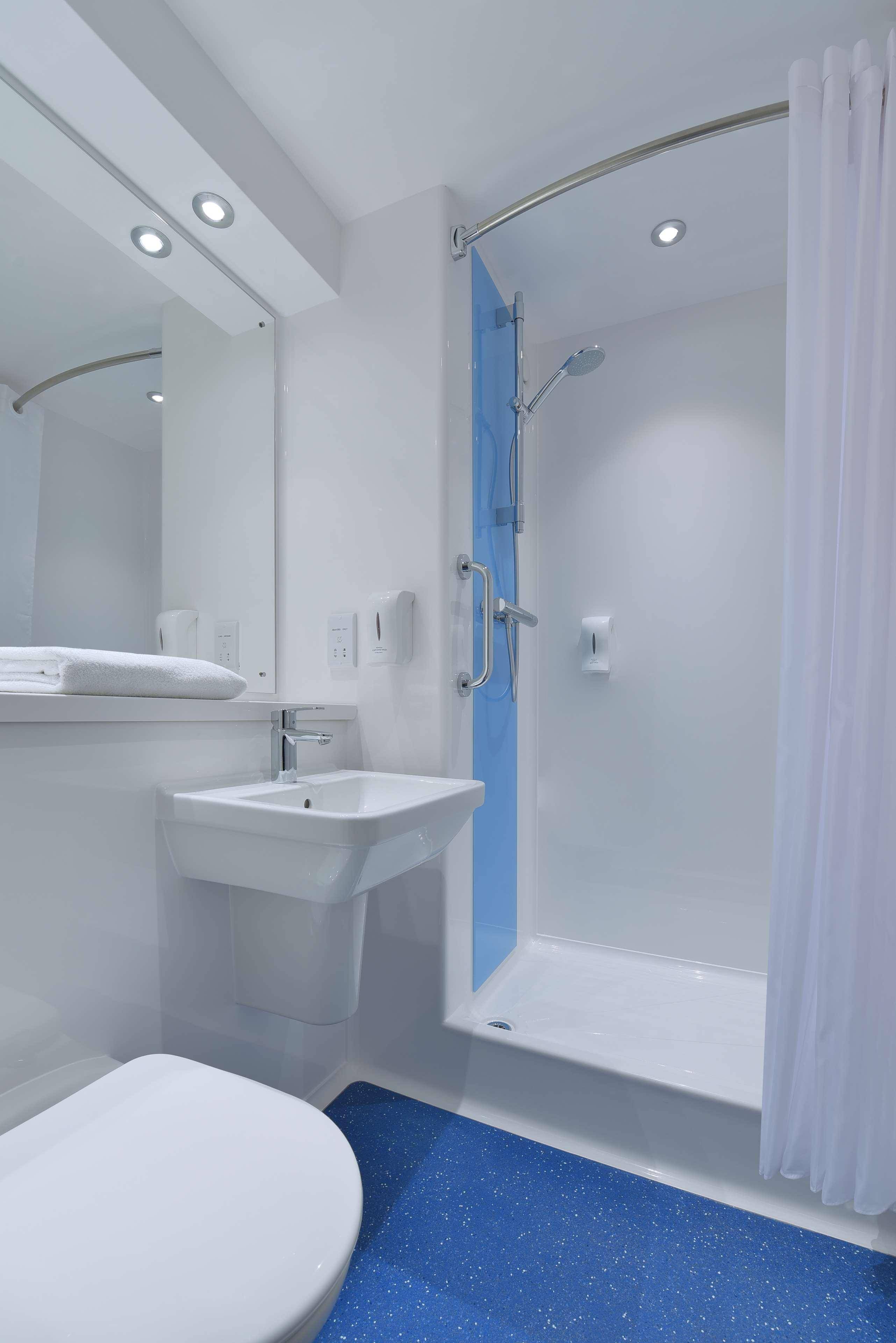 Travelodge Park Royal 1