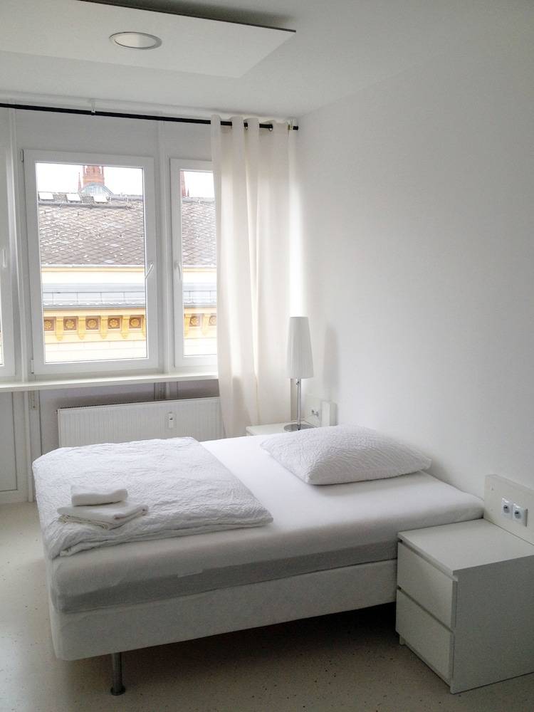 Business Hostel Wiesbaden ONE 1
