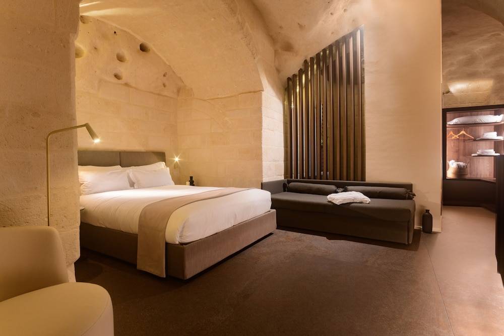 Le Malve Cave Retreat 2