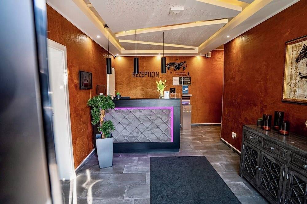 Boardinghouse City Home - Living 2