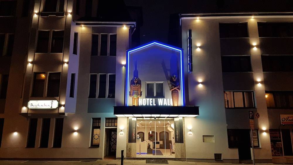 Wali's Hotel 1