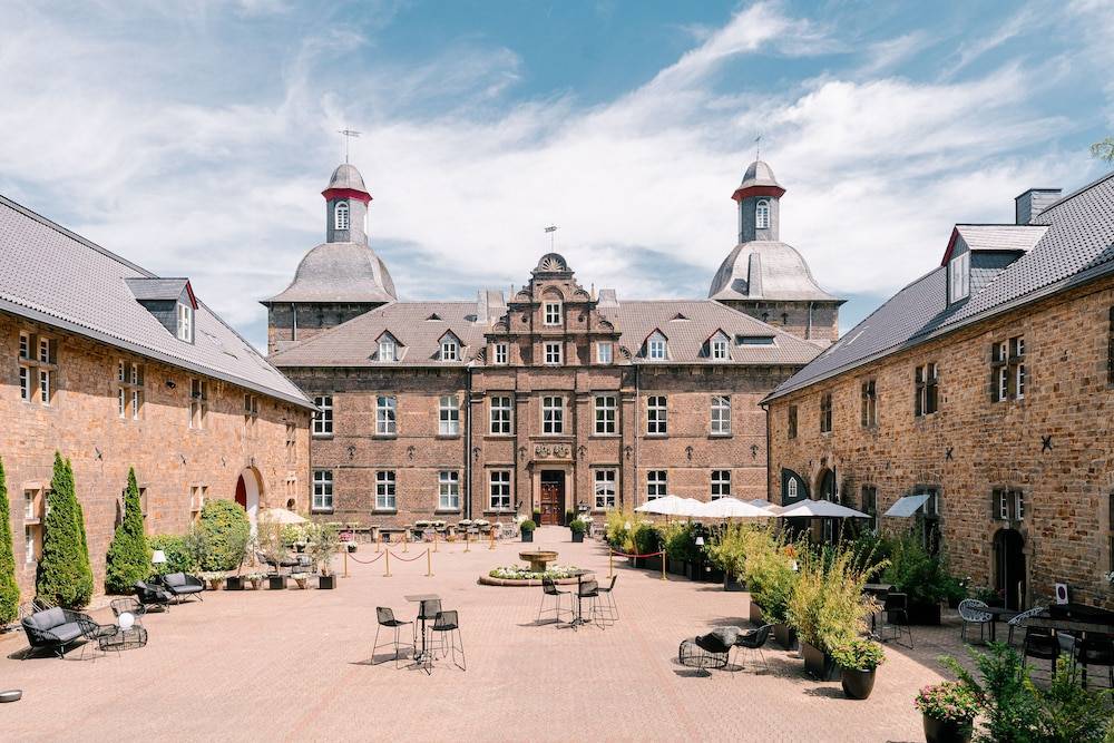 Schlosshotel Hugenpoet 1