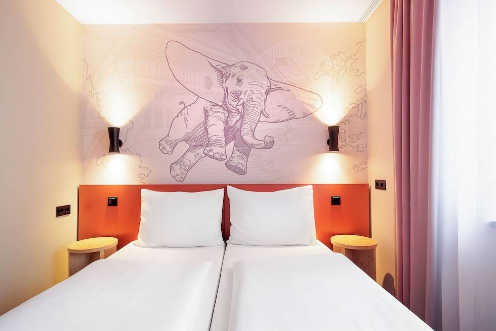 McDreams Hotel Wuppertal City 2