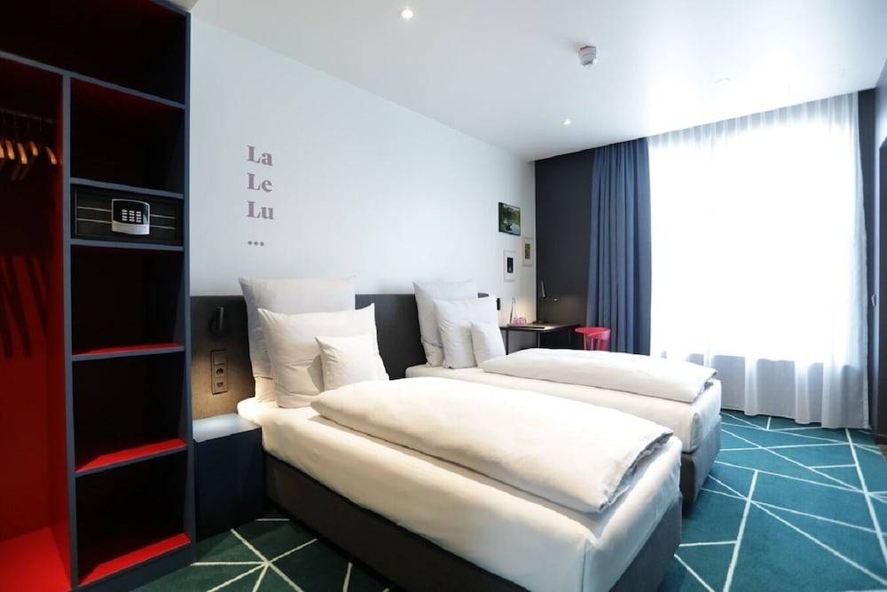 sander Hotel 1