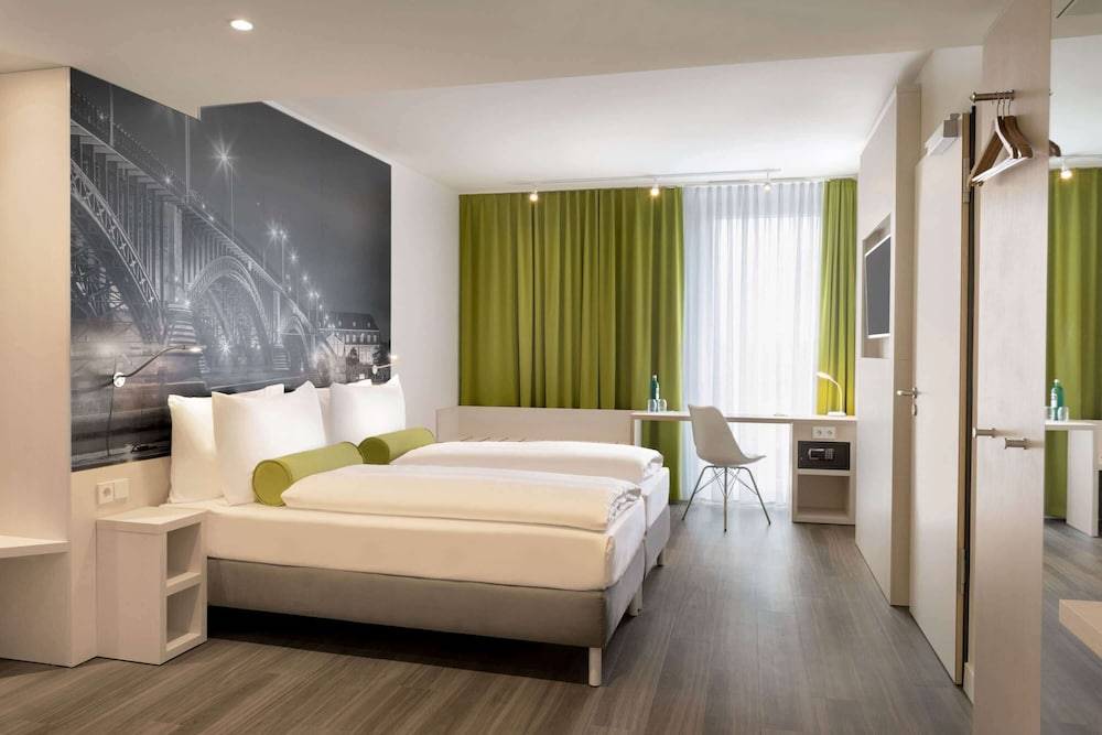 Super 8 by Wyndham Mainz Zollhafen 1
