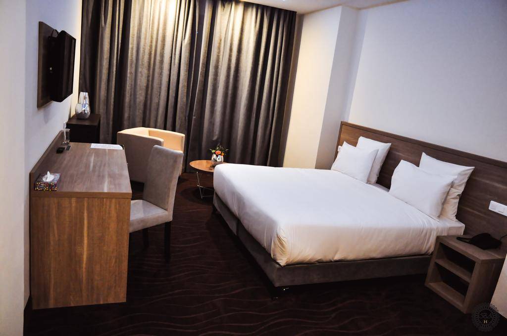 Hotel Des Beaux Arts 2