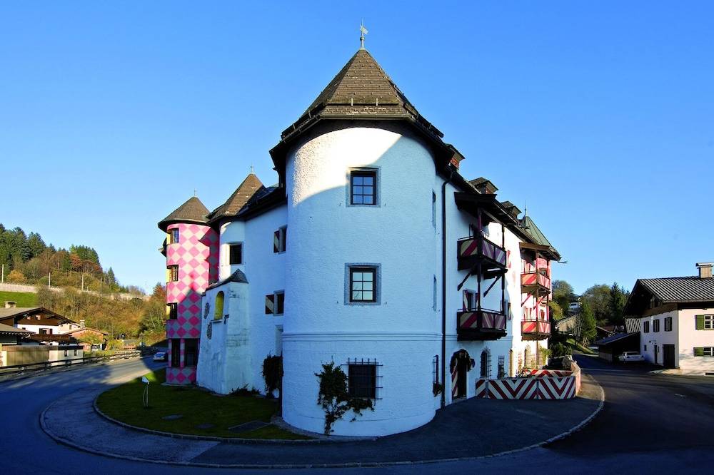 Family Hotel Schloss Rosenegg 1