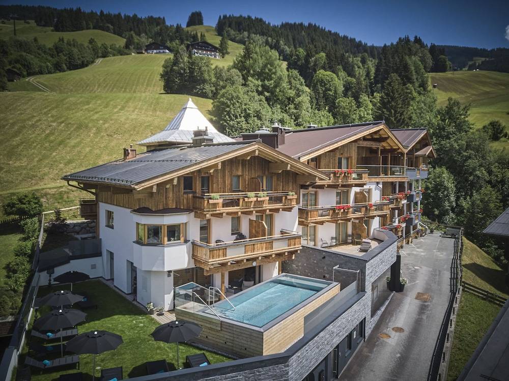 Hotel Astrid mit Panoramapool & inklusive JokerCard 1