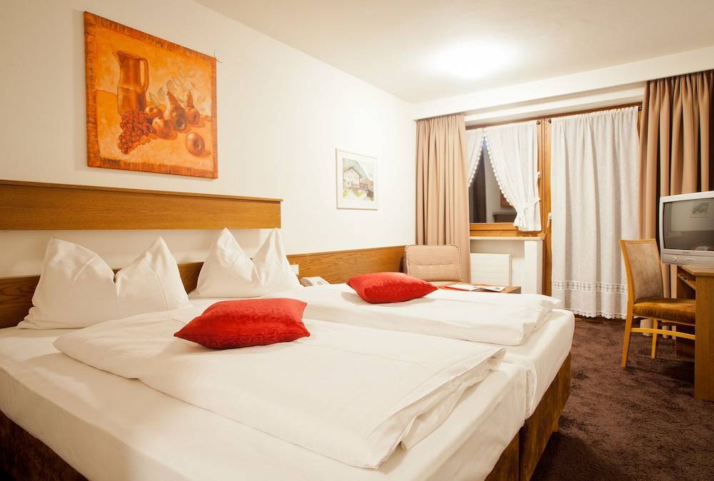 Hotel Gasthof Mitteregger -Best place in town with summercard and breakfast 1