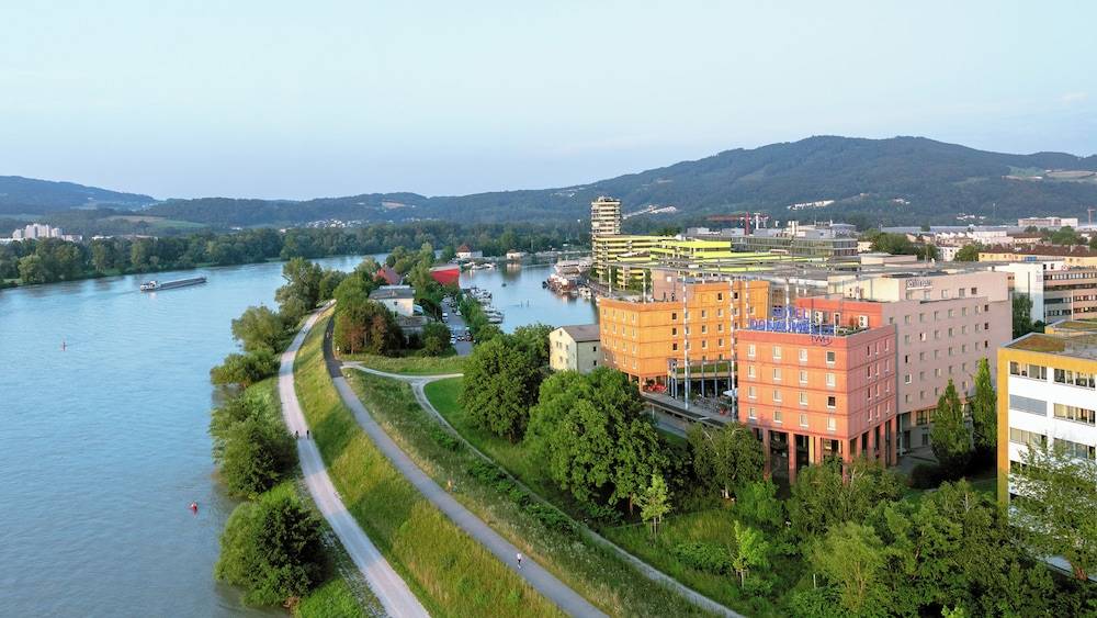 Trans World Hotel Donauwelle 1