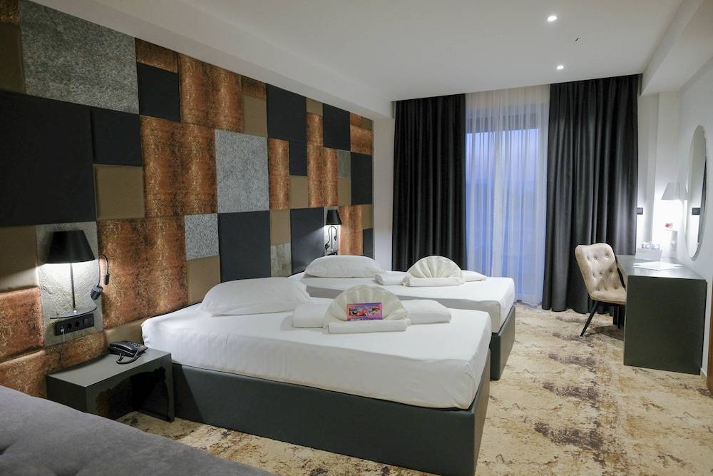 Hollywood Hotel 1