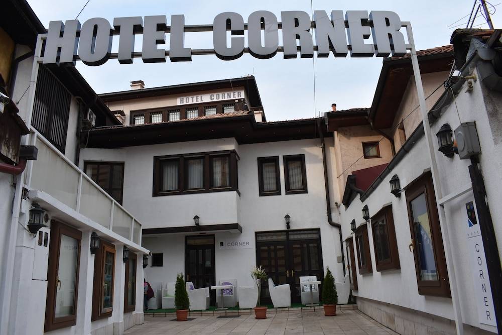 Hotel Corner 1