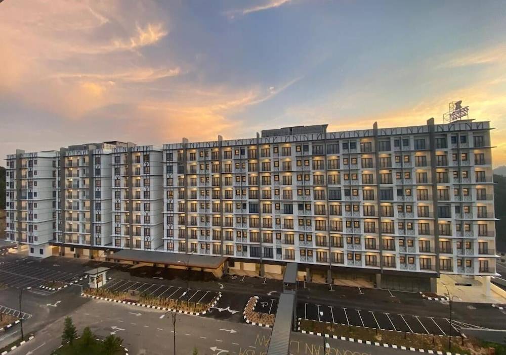 Zenith Suites Cameron 1
