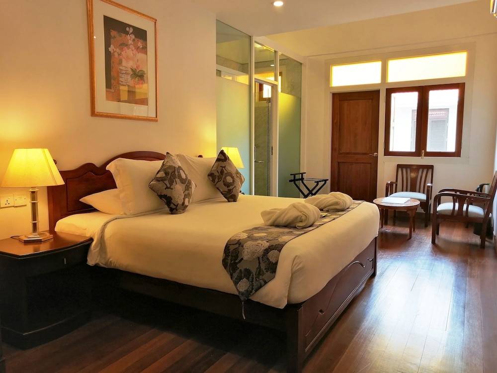 Heeren Straits Hotel 1
