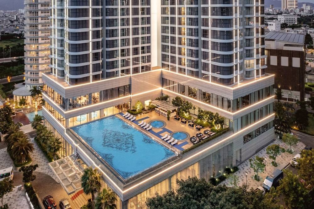 Meliá Vinpearl Danang Riverfront 1