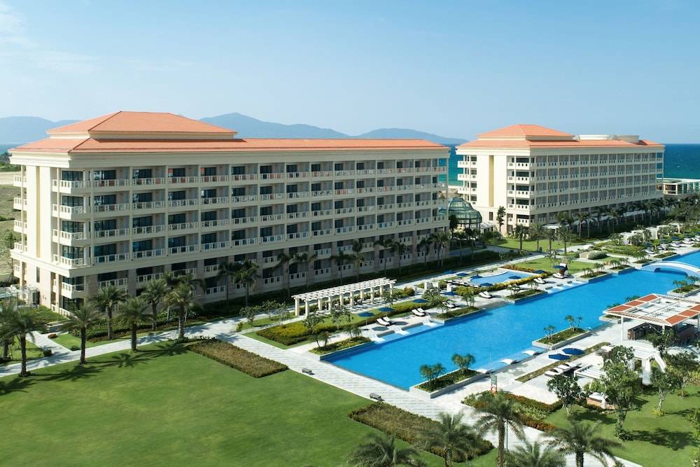 Sheraton Grand Danang Beach Resort & Spa 1