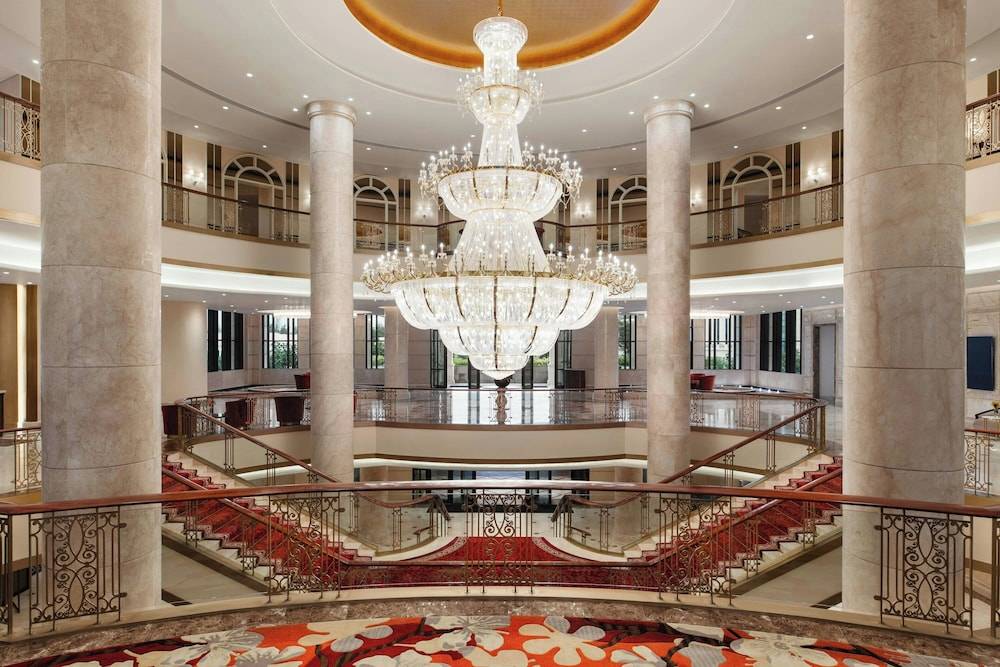 Sheraton Grand Danang Beach Resort & Spa 2