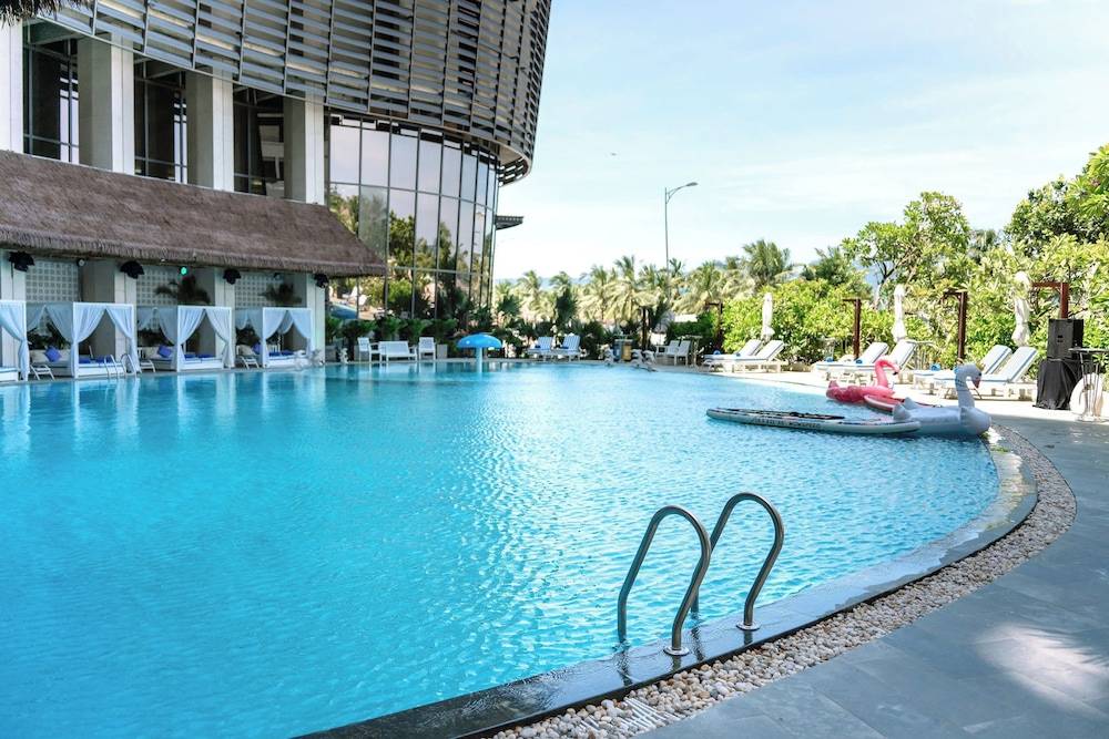 Holiday Beach Hotel Danang 1