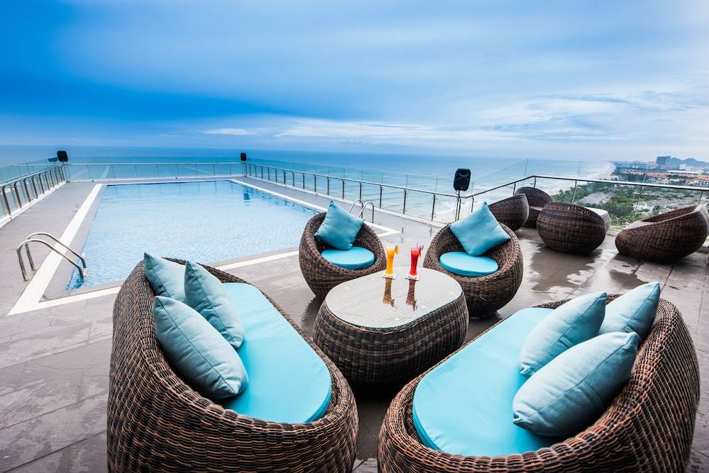 Yarra Ocean Suites Danang 1