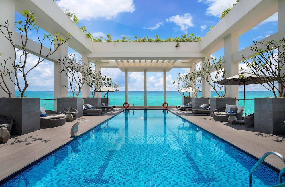 Paris Deli Danang Beach Hotel 1