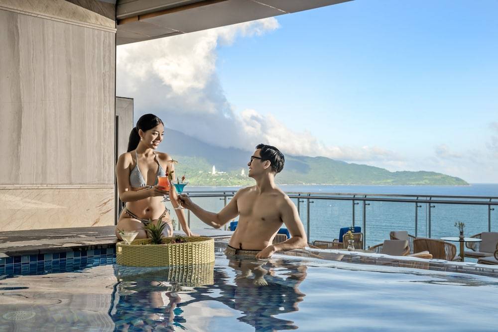 BlueSun Danang Beach Hotel 1