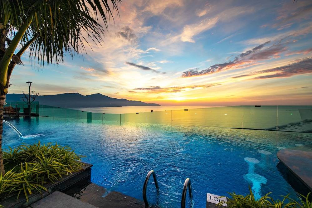 Sala Danang Beach Hotel 1