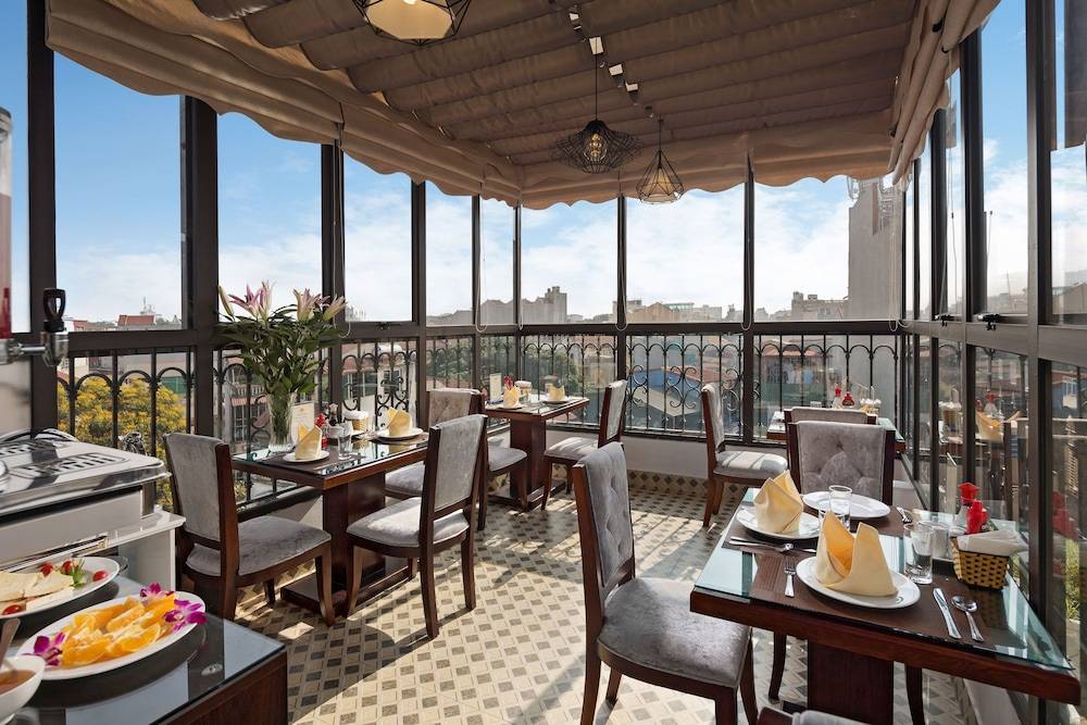 Golden Moon Suite Hotel & Travel 1