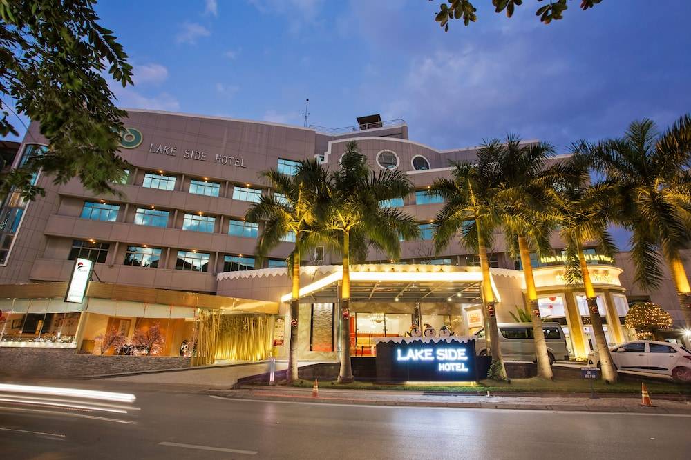 Lake Side Hotel 1