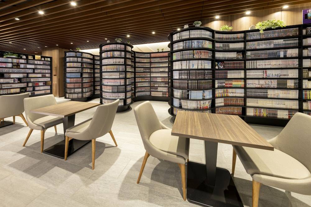 The Hedistar Hotel Kyoto Nijo Comic & Books 1