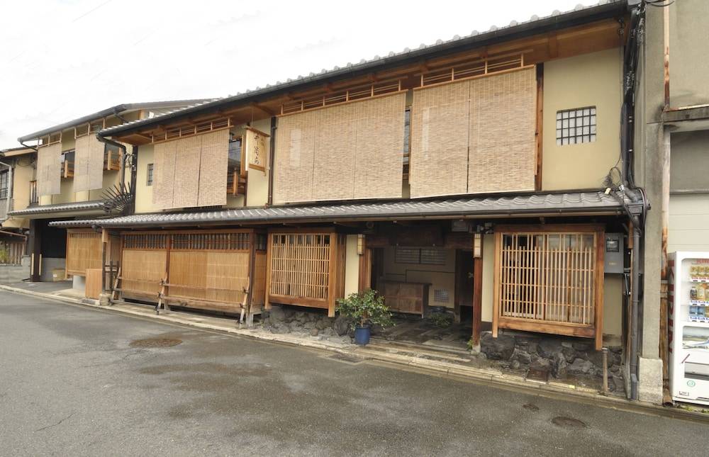 IZUYASU Traditional Kyoto Inn serving Kyoto cuisine 1